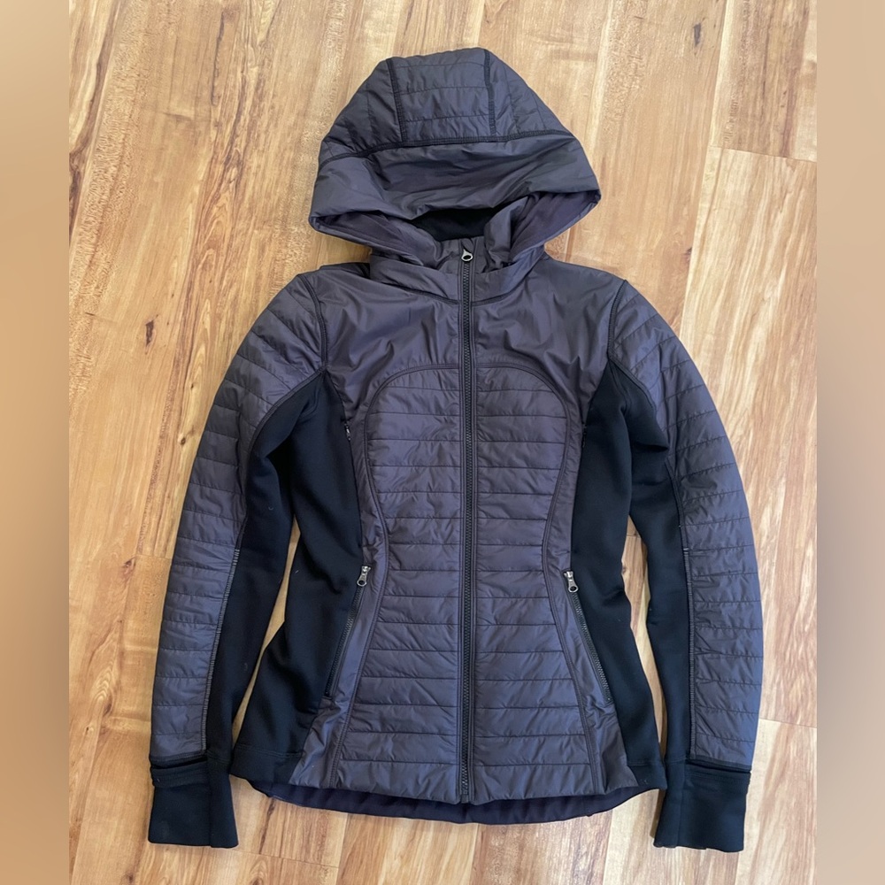 Lululemon Fitting Running Jacket with hood - size 6